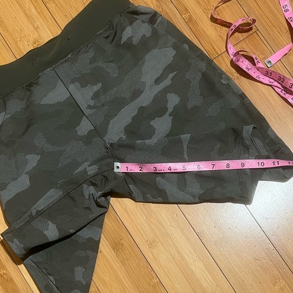 Lululemon T.H.E. Short Green Camo Linerless Size S - Picture 13 of 15